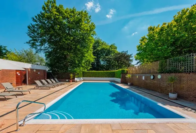 Southwood Lawn Road, London, N6, photo 2