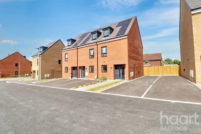 Ghyllgrove Place, Basildon, SS14, photo 1