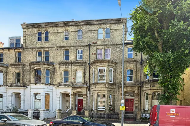 2 bedroom flat, The Drive, Hove, BN3
