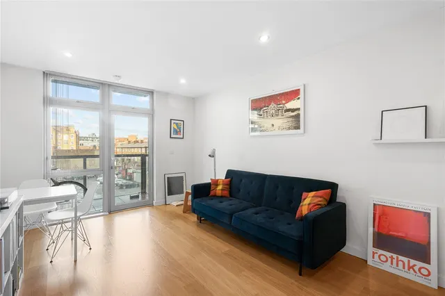 Salton Square, Limehouse, E14, photo 2