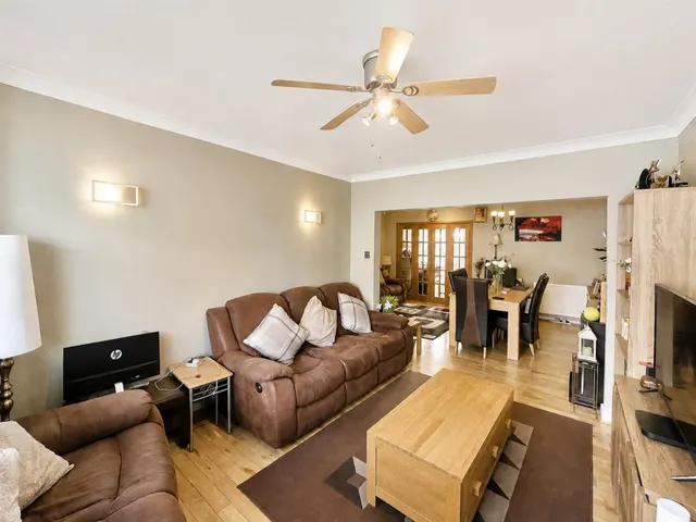 End Terrace, Southall, UB1, photo 2