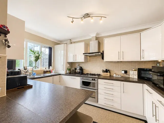 End Terrace, Southall, UB1, photo 3