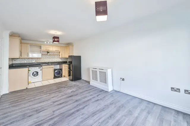 Photo 2 — 6 Connections House, 2 Glebe Road, London