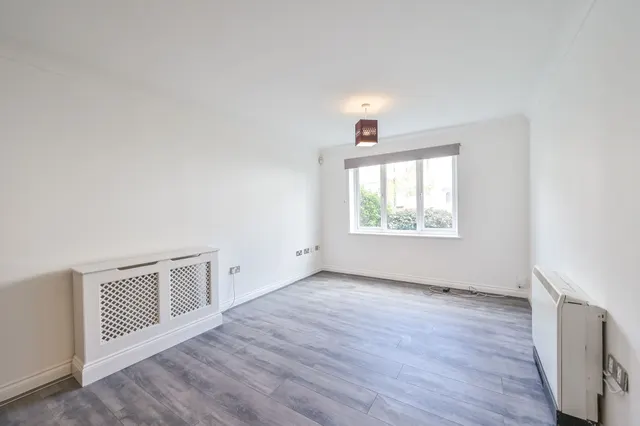 Photo 3 — 6 Connections House, 2 Glebe Road, London