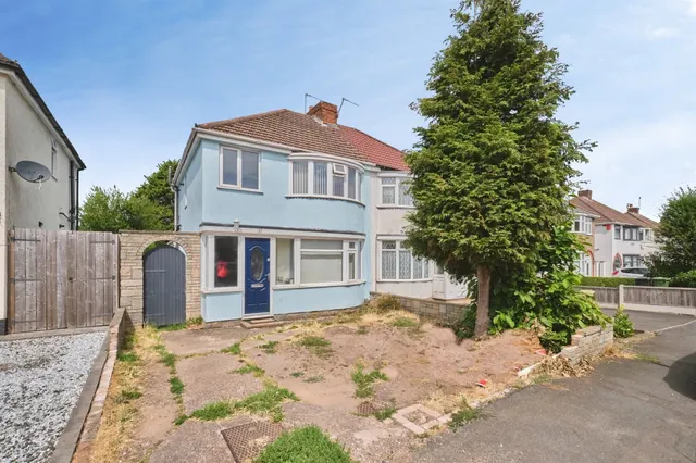 Aldersley Avenue, Claregate, WV6, photo 1