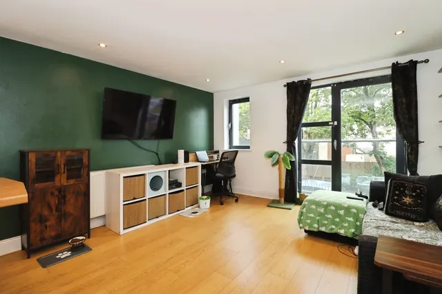 Photo 2 — Beechwood House, Beechwood Road, Fishponds, BS16