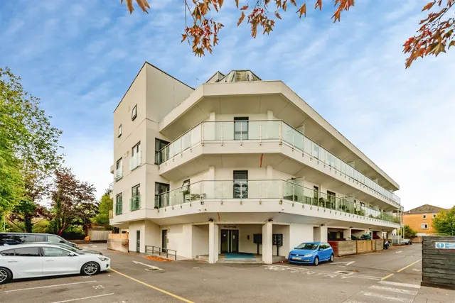 Russell Way, Crawley, RH10, photo 3