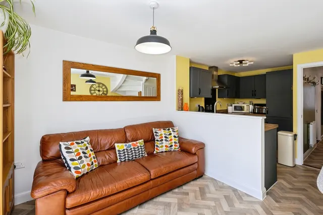 Sandeman Grove, PO11, photo 3