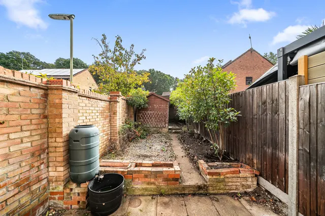 Rowhurst Avenue, Addlestone, KT15, photo 2