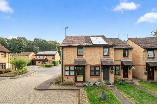 Rowhurst Avenue, Addlestone, KT15, photo 1