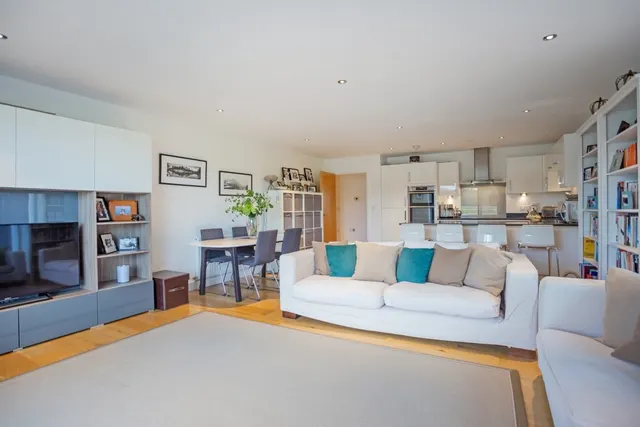 Cape Cross House Newbury, RG14, photo 3
