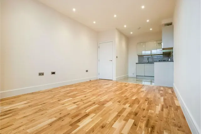 Harvest Crescent, Fleet, GU51, photo 3
