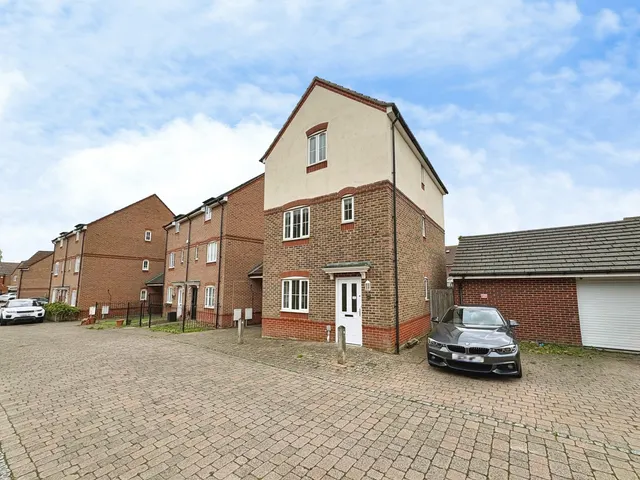 Fawn Drive, Aldershot, GU12, photo 1