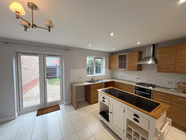 Fawn Drive, Aldershot, GU12, photo 2