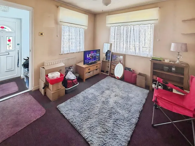 Photo 3 — Lavender Walk, Jaywick, Clacton-On-Sea