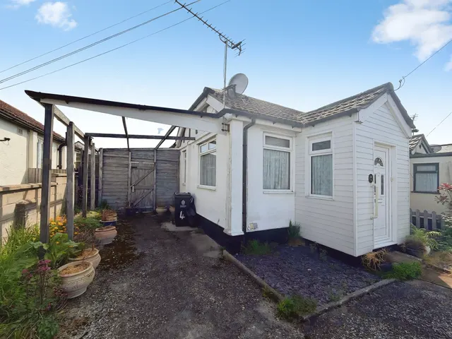 Lavender Walk, Jaywick, Clacton-On-Sea, photo 1