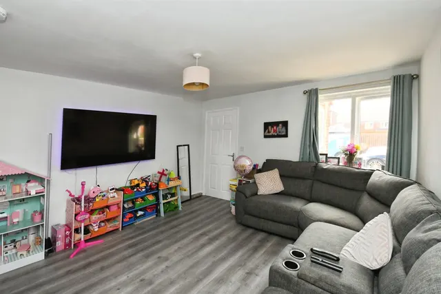Photo 2 — Neptune Court, Scunthorpe