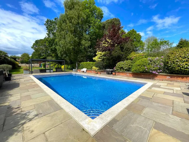 Warren Drive, Kingswood, KT20, photo 2