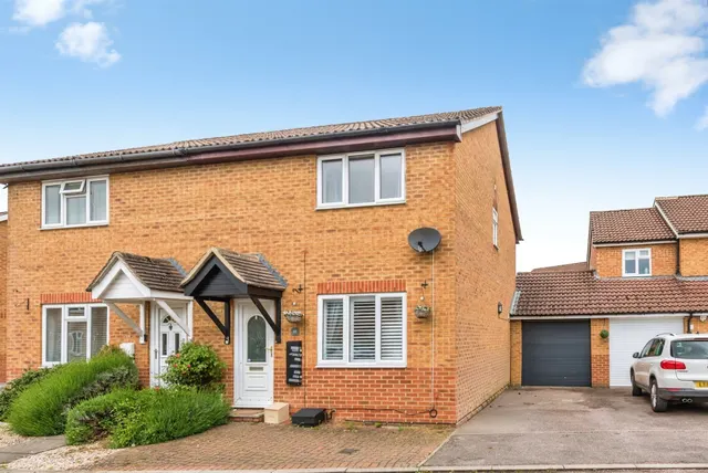 Braemar Close, Carterton, photo 1