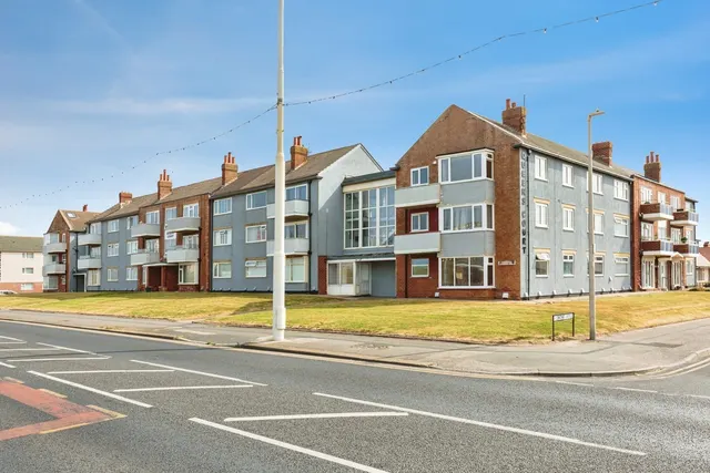 Queens Promenade, Bispham, FY2, photo 1