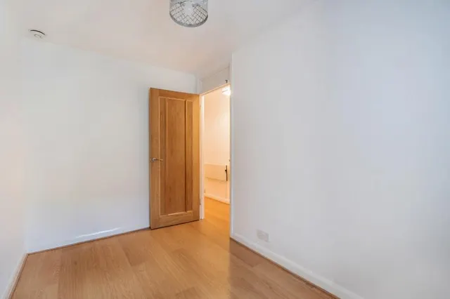 Amersham Hill, High Wycombe, HP13, photo 3