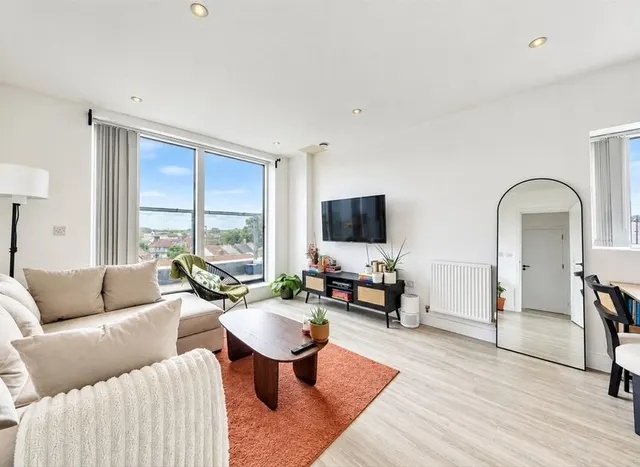 Staines Road, Hounslow, TW3, photo 2