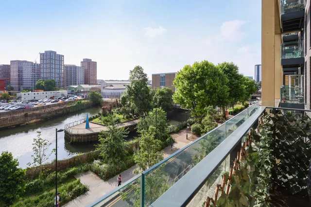 Photo 2 — 11 Severn House, 19 Enterprise Way, London