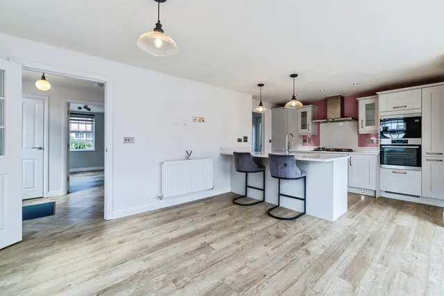 Spruce Meadow, Stotfold, SG5, photo 2