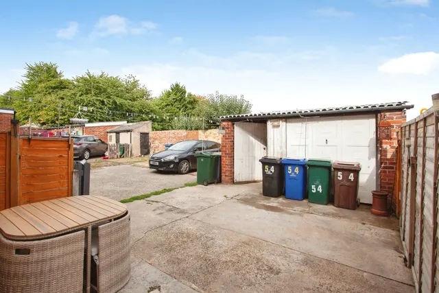Photo 3 — Hough Lane, Wombwell, Barnsley