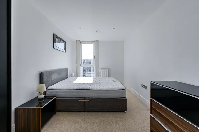 Photo 3 — 804 The Crescent, 2 Seager Place, London