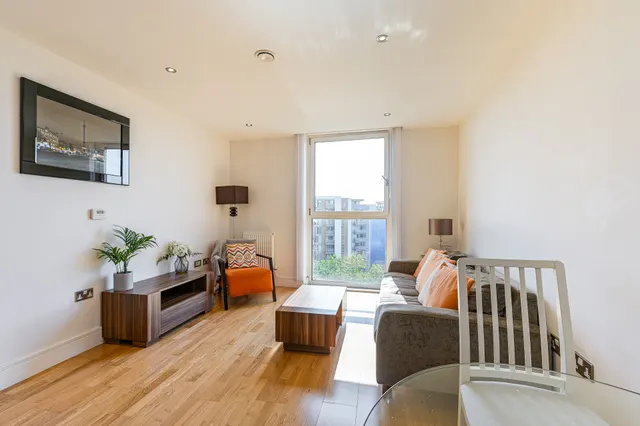 Photo 2 — 804 The Crescent, 2 Seager Place, London