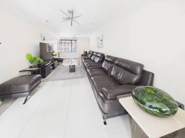 Hinksey Close, Langley, SL3, photo 3