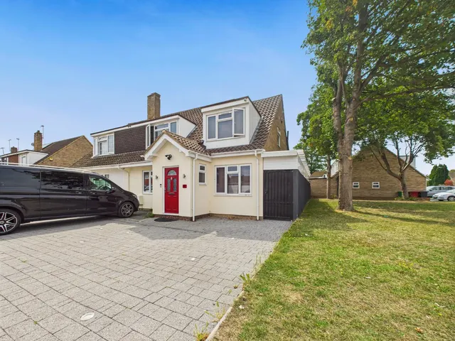 Hinksey Close, Langley, SL3, photo 2