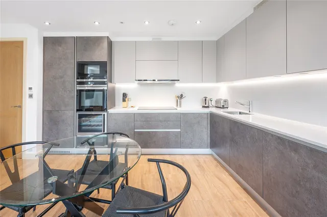Photo 3 — St. Georges Apartments, Brentford, TW8