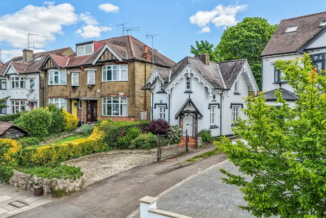 Nether Street, N3, photo 1