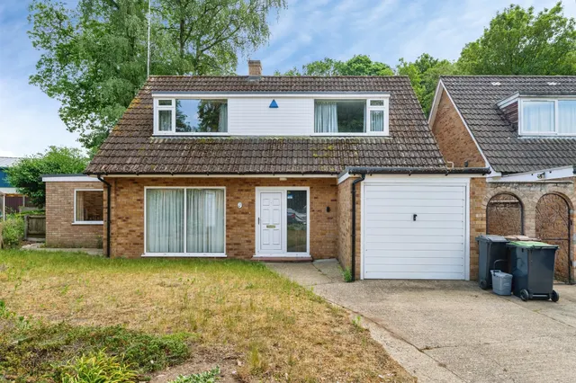 3 bedroom house — Woodlands Way, Mildenhall, BURY ST. EDMUNDS