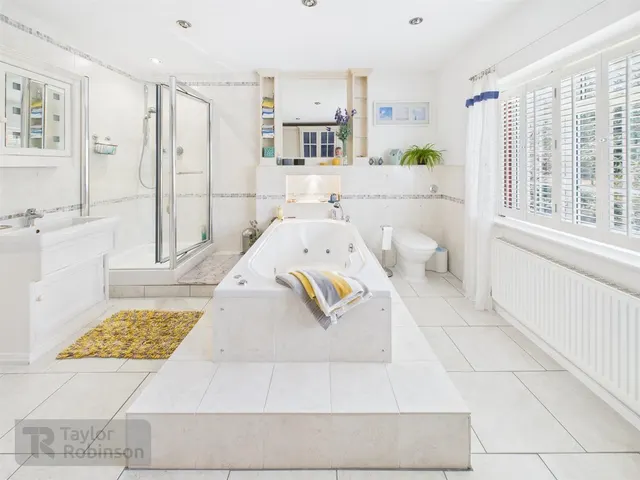 Goffs Close, Southgate, RH11, photo 2