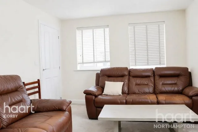 Tansy Road, NN17, photo 2
