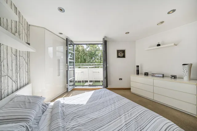 Photo 2 — Station Crescent, SE3