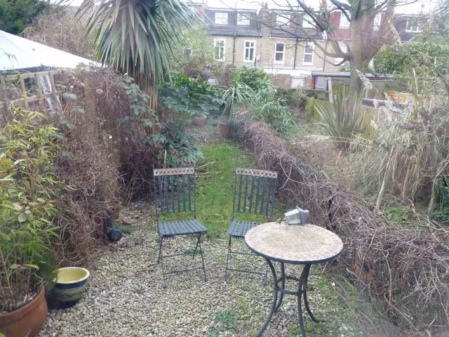 Greenford Avenue, London, W7, photo 1
