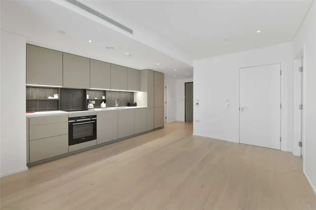 York Place, London, SW11, photo 1