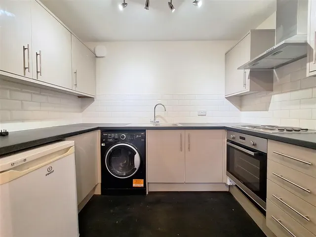 Gosbrook Road, Caversham, RG4, photo 2