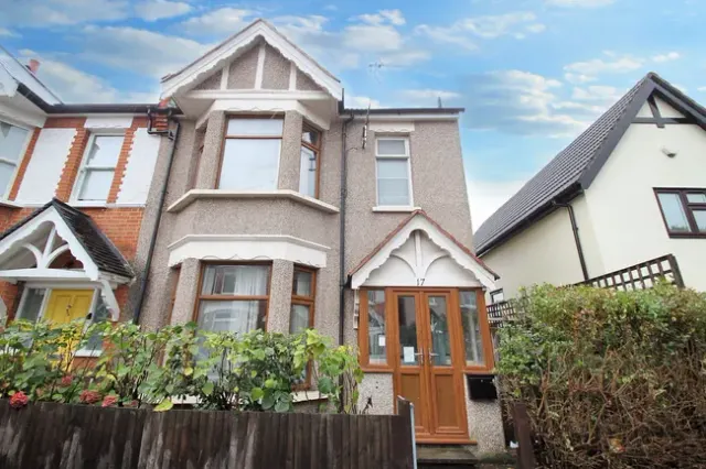 Alexandra Road, London, E18
