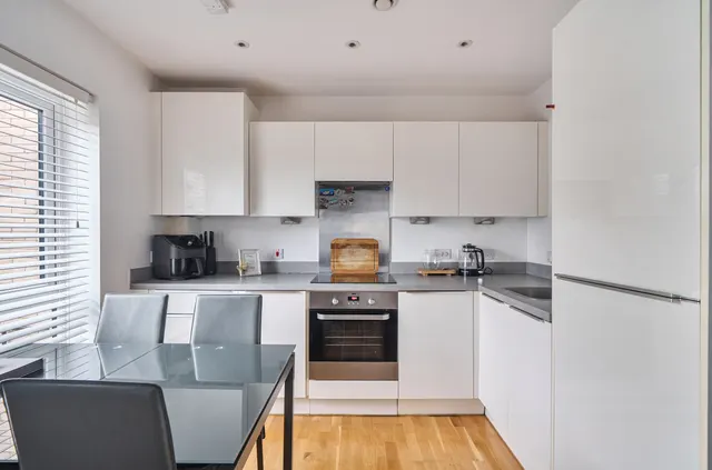 Kennett Lane, Chertsey, KT16, photo 3