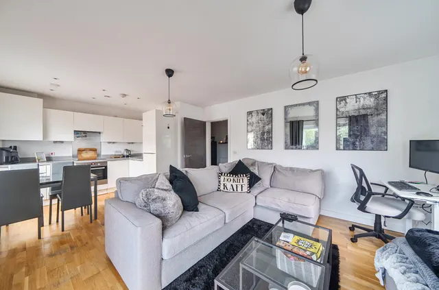 Kennett Lane, Chertsey, KT16, photo 2