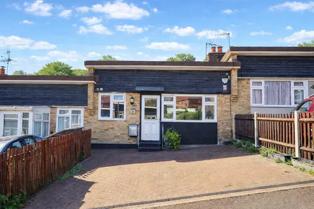Pennine Rise, Hastings, photo 1