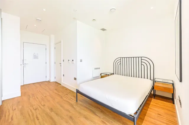 West Gate, Ealing, W5, photo 2