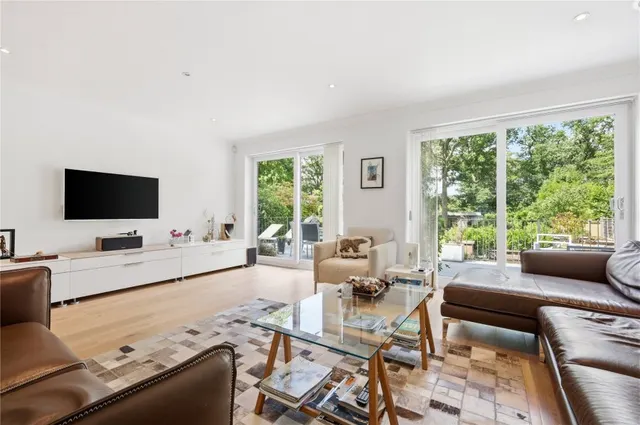 with 4 bedrooms in Bishop's Stortford, CM23, photo 3