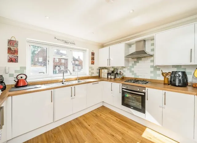Beverley Road, Sunbury on Thames, TW16, photo 2
