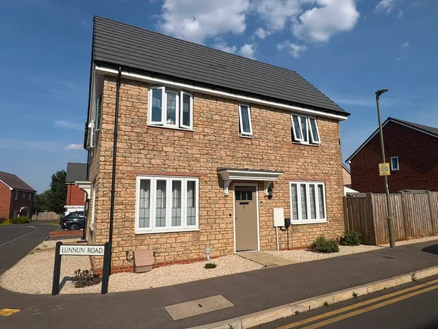 3 bedroom property, Lunnun Road, Banbury, OX16